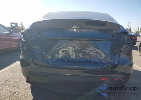 2024 Tesla Model Y из США, поврежденный, VIN 7SAYGDED3RF118899